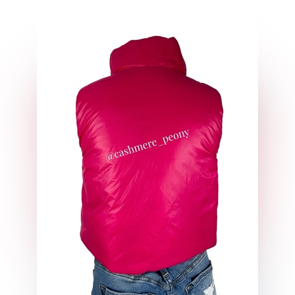 Jeanasis Reversible Puffer Packable Cropped Lightweight Nylon Vest - Picture 8 of 14